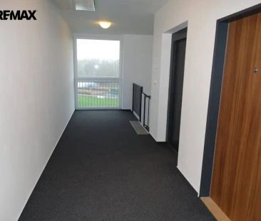 Exkluzivní pronájem novostavby zařízeného klimatizovaného bytu 2+kk... - Fotografie 4