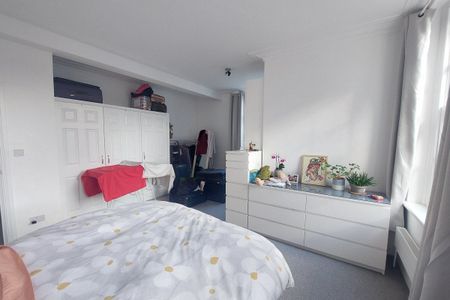 Grosvenor Square - Photo 5