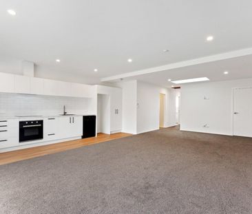 Brand-new one-bedroom unit - Photo 2