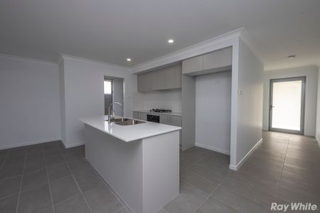 BRAND NEW 4 BEDROOM HOME!! - Photo 3
