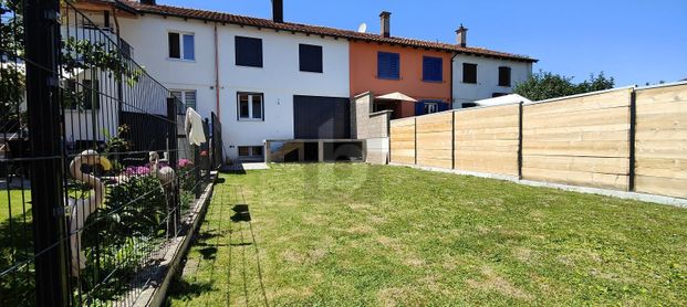 TOP MODERN IN FAMILY-FRIENDLY LOCATION - Photo 1