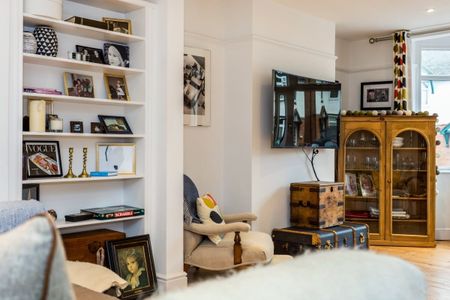 3 bedroom semi-detached house to rent - Photo 2