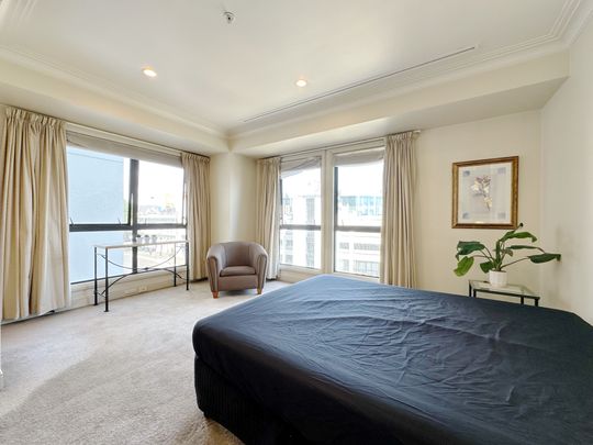 Spacious Bedroom in CBD - Photo 1