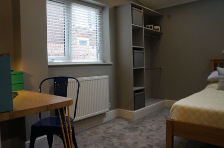 6 Bed Terraced House, Arundel Avenue, L17 - Photo 2