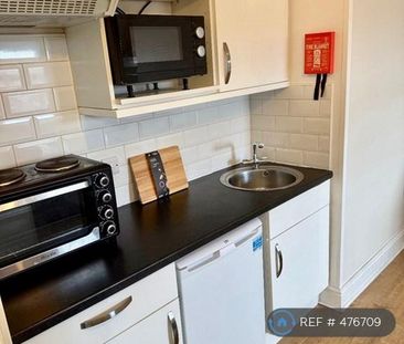 1 bedroom in a house share to rent - Photo 3