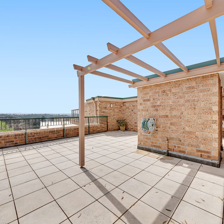 Roof Top Entertainer with Additional Home Office or Studio - Photo 1