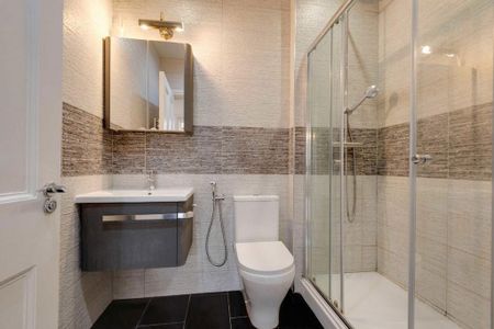 3 bedroom flat to rent - Photo 4