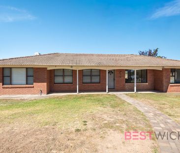 Fully Renovated 5 Bedroom Property!! - Photo 1