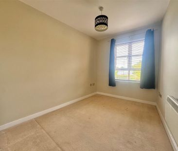 Martins Court, Leeman Road - Photo 4