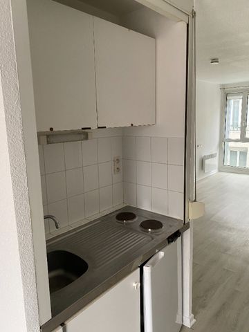 Appartement à louer - REIMS- QUARTIER STE ANNE - Photo 2
