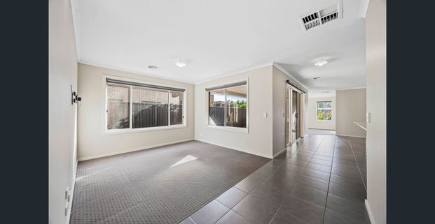 MODERN COMFORT IN PRIME LUCAS LOCATION - Photo 1