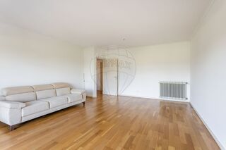 Apartment 2 bedrooms Modern spacious São Domingos de Benfica Lisboa for rent - store room, parking lot - Photo 2