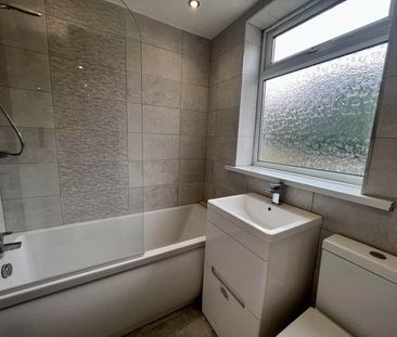 1 bedroom in a flat share to rent - Photo 4