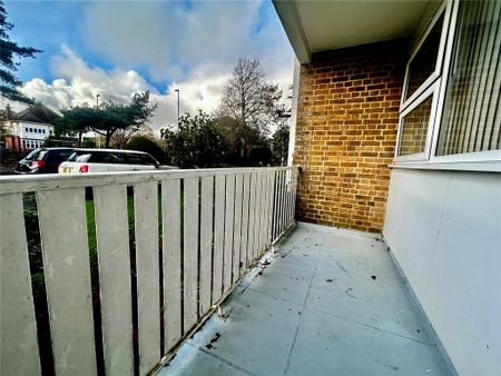 2 bedroom flat to rent - Photo 2