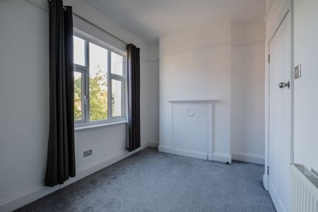 4 bedroom flat to rent - Photo 4