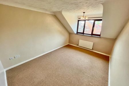 Roseville Close, NORWICH - Photo 2