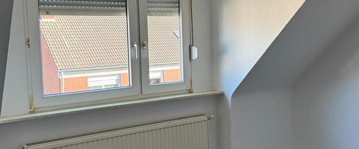 Attraktive 2-Zimmer-Dachgeschosswohnung in zentraler Lage von Hamm - Photo 1