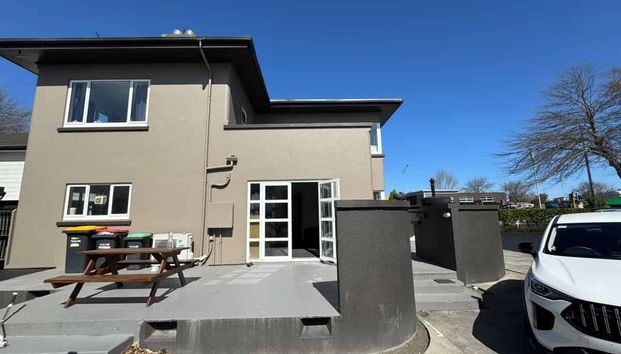 Famous Fendalton Flat - Photo 1