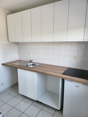 Location Appartement 3 pièces 56m² BAILLEUL 59270 - Photo 4