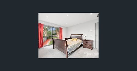 5 BEDROOMS 4 BATHROOMS, DOUBLE GARAGE AND WORKSHOP - Photo 4