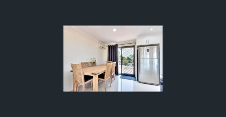 Spacious Dual Living Opportunity on a Large Flat Block with Pool - Ideal for Extended Families! - Photo 3