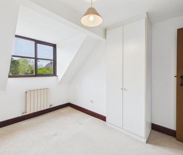 3 bedroom mews to rent - Photo 3