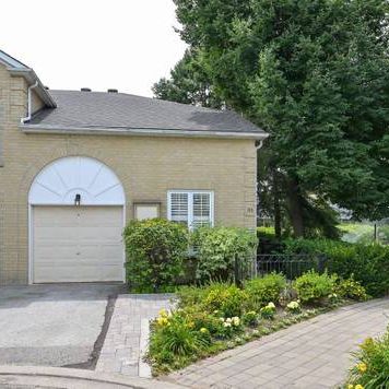 3 BED + 2.5 BATH TOWNHOUSE BRAMPTON - Photo 3