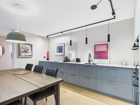 HIGH-QUALITY FURNISHED, CENTRAL LOCATION - Photo 3