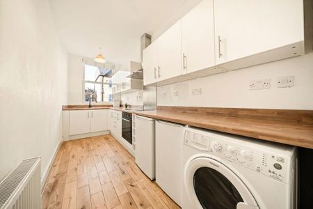 3 bedroom flat to rent - Photo 5