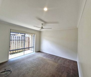 Spacious 4-Bedroom Family Home with 4 Air Conditioners - Photo 3