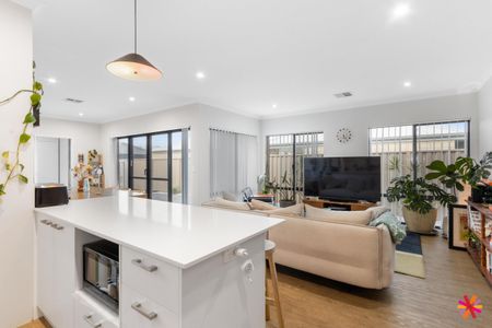 MODERN IMPRESSIVE FAMILY HOME - ENJOY THE BEACH LIFE - Photo 3