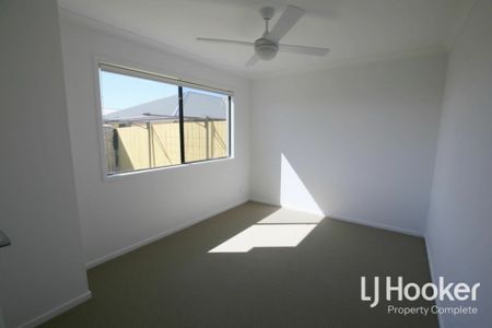 Stunning Townhouse In Perfect Location! - Photo 4