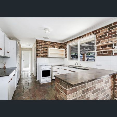 Charming family home in quality locale - Photo 3