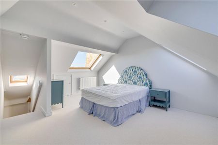 4 bedroom end of terrace house to rent - Photo 3