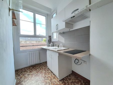 LOCATION - PAU CENTRE VILLE - Petit T2 rénové de 26 m², chambre séparée - Photo 3