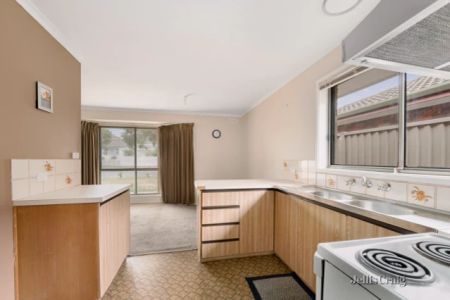 2 Bed, 1 Bath - Photo 4