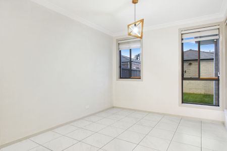 90 William Hart Crescent, Penrith - Photo 4