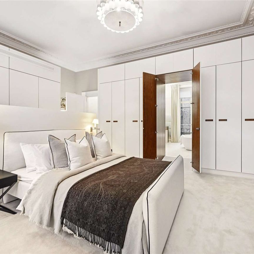 A Masterfully Refurbished Six-Bedroom Townhouse on Cranley Place - Photo 1