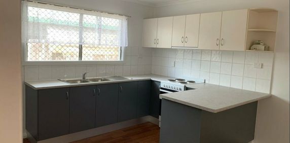 DUPLEX MINUTES FROM THE CITY - Photo 2