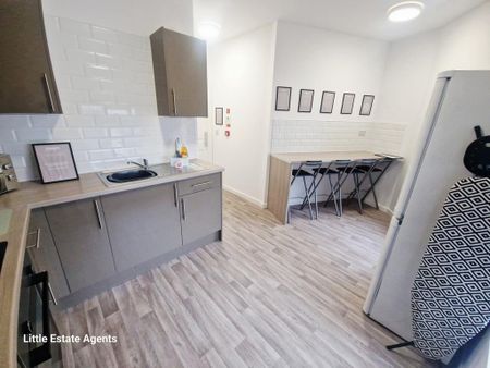 1 bedroom in a house share to rent - Photo 3