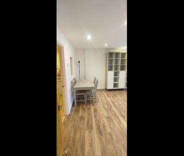 2 Bed Flat, Settlers Court, E14 - Photo 1