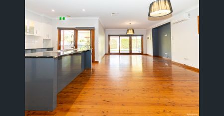 BEAUTIFUL FAMILY HOME WITH CHARM - Photo 2