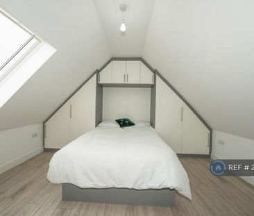 1 bedroom in a house share to rent - Photo 2