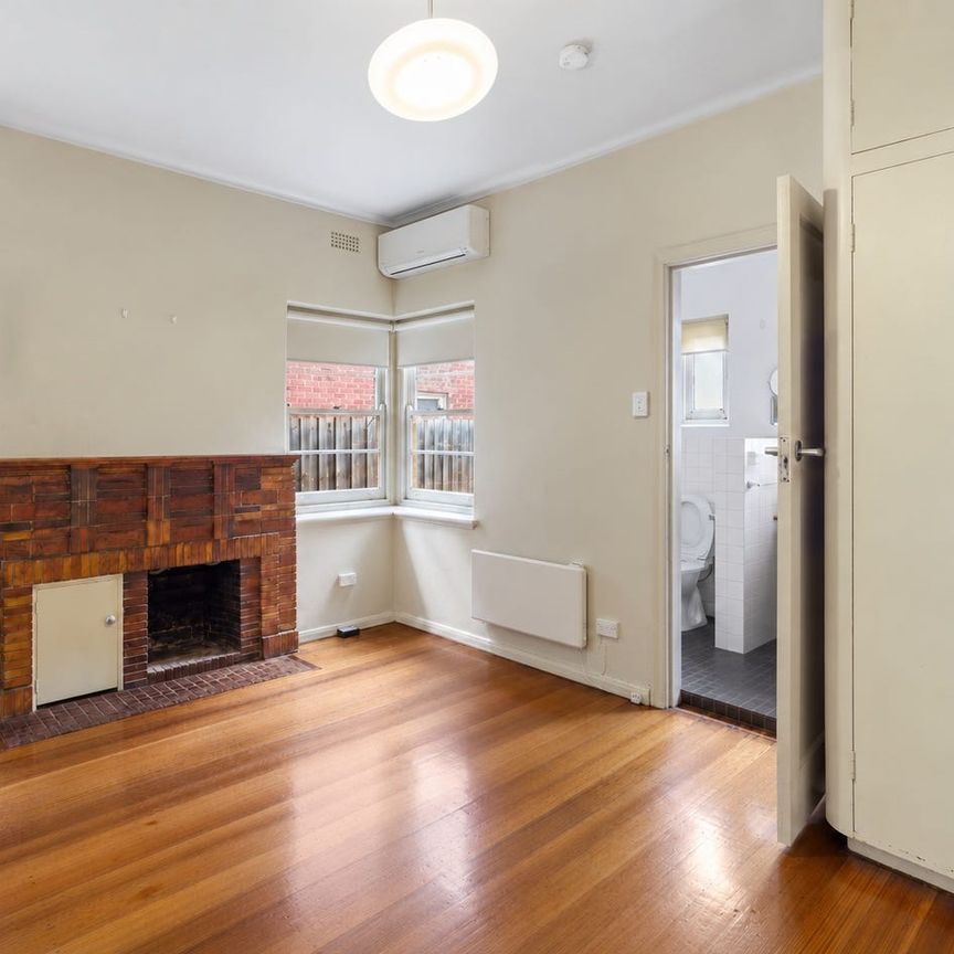 Character Art Deco Studio overlooking Fawkner Park. - Photo 1