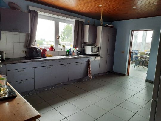 Ruim appartement met drie slaapkamers - Photo 1
