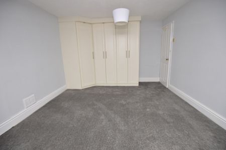 2 Bedroom Terraced House - Photo 4