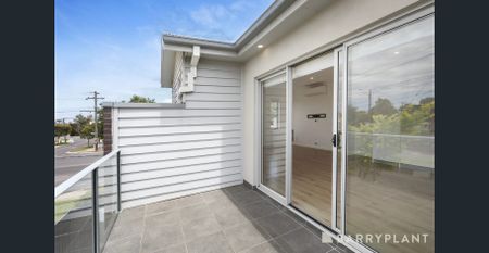 Stunning modern townhouse offers open plan living at its finest & situated in the heart of Braybrook. - Photo 2