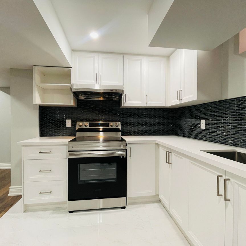 For Lease - 137 Bothwell Crescent Unit# Basment, Newmarket, Ontario - Photo 1