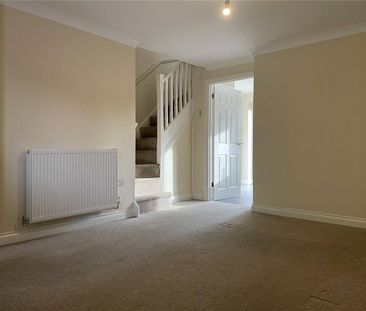 3 bedroom end of terrace house to rent - Photo 1