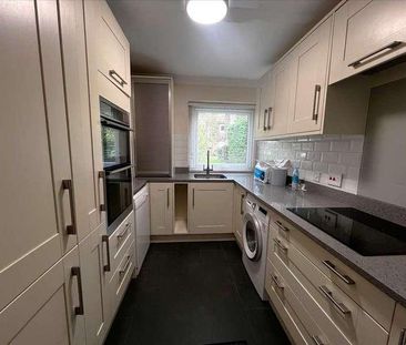 Larchmoor Park, Gerrards Cross Road, Slough, SL2 - Photo 2